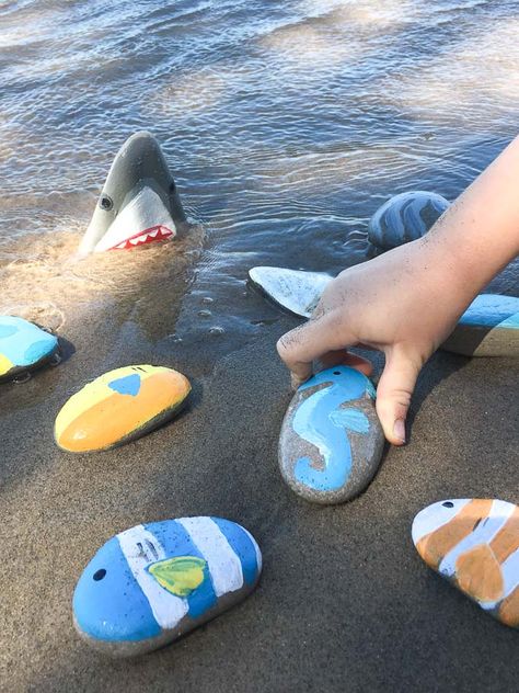 Painted Rocks Ideas, Rock Painting Flowers, Rock Painting Supplies, Shark Painting, Heart Rocks, Painting Videos Tutorials, Fun Summer Crafts, Rock Painting Tutorial, Rock Videos