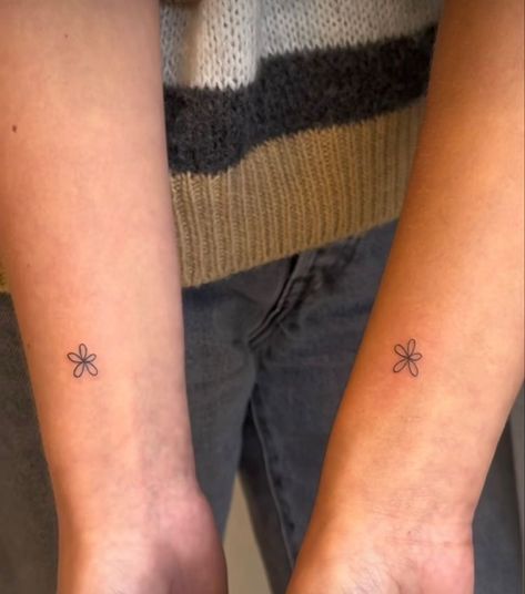 Cute Simple Tattoos, Bestie Tattoo, Small Pretty Tattoos, Petite Tattoos, Tattoos Geometric, Bff Tattoos, Cute Little Tattoos, Cute Tiny Tattoos, Cute Small Tattoos