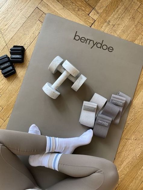 Home Gym Must Haves, Layout Portfolio, Fitness Vision Board, Pilates At Home, Yoga Aesthetic, Estilo Fitness, Ankle Weights, Home Workout Equipment, Mat Pilates