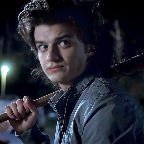 Stranger Things Joe Keery, Steve Harrington Stranger Things, Potter Head, Stranger Things Steve, Joe Keery, Steve Harrington, Stranger Things, Supernatural, Bat