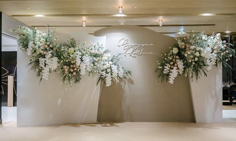 Photobooth Wedding Backdrop, Ideas Background, Wedding Background Decoration, Wedding Planning Decor, Beige Wedding, Wedding Backdrop Decorations, Modern Minimalist Wedding, Stage Backdrop, Wedding Expo