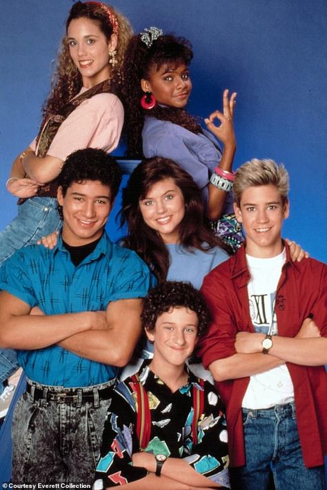 Cast: This reboot is sure to make fans of the show extremely happy. The original cast is pictured above includig: Elizabeth Berkley, Lark Voorhies, Tiffani-Amber Thiessen, Dustin Diamond, and Mark-Paul Gosselaar Dustin Diamond, Mark Paul Gosselaar, Elizabeth Berkley, Kelly Kapowski, Zack Morris, 90s Tv Shows, Circus Characters, Tiffani Thiessen, 90s Sitcoms