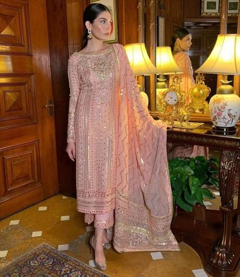 Top Stylish Ideas For Court Wedding Outfits For The Millennial Brides Nikkah Dress, Pakistani Dresses Casual, Pakistani Fashion Party Wear, Party Wear Indian Dresses, Pakistani Dress Design, Indian Designer Outfits, Indian Fashion Dresses, Outfits Winter, Pakistani Outfits