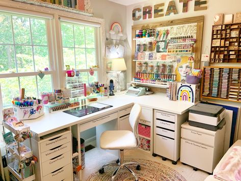 What are some of your must haves for your craft desk? Do you like things out on top of your desk, or do you prefer it clear? Drawers or no drawers? I love my desk set-up, but every 6 months or so, I try to take a fresh look at it, clean out the drawers, and change things up a bit. What can I say, I like to keep it fresh! Sharing a video of my desk set-up over on YouTube and how I freshen it up! Craft Shed, Art Studio Room, Sewing Room Design, Dream Craft Room, Craft Room Design, Art Studio At Home, Scrapbook Room, Craft Desk, Room Goals