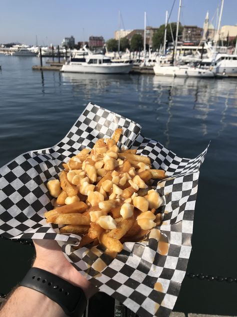 [I ate] poutine in Canada. Toronto Girls, Canada Food, Refreshing Drinks Recipes, Poutine, Drinks Recipes, Food Images, I Want To Eat, Tasty Recipes, Daily Meals