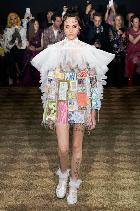 Viktor & Rolf Spring 2020 Couture Fashion Show Collection: See the complete Viktor & Rolf Spring 2020 Couture collection. Look 2 Patchwork Fashion Runway, Hoco 2023, Victor And Rolf, Haute Bohemian, Patchwork Fashion, Spring Couture, Viktor Rolf, Couture Mode, Fashion Runway