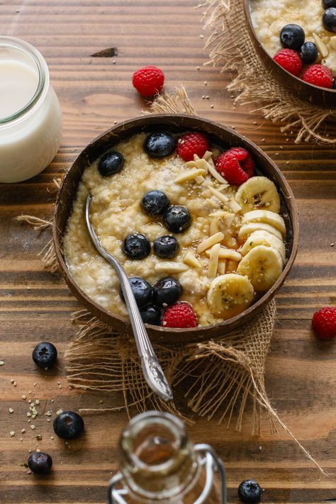 Easy grain-free porridge that's gluten free, paleo, vegan, and Whole30-approved. Perfect as an alternative to oatmeal for a warm breakfast.  #floraandvino #grainfreebreakfast Grain Free Breakfast, Cream Of Wheat, Cheap Clean Eating, Vegan Pumpkin Pie, Warm Breakfast, Paleo Vegan, Grain Free Recipes, Vegan Keto, Vegan Pumpkin