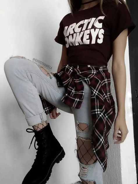 90s Grunge Aesthetic Fashion Style Looks Plus Size Grunge Outfits, Grunge Outfits Plus Size, Grunge Plus Size, Plus Size Grunge, Outfit Ideas Grunge, Flannel Shirt Outfit, Look 80s, Moda Grunge, Blue Flannel Shirt