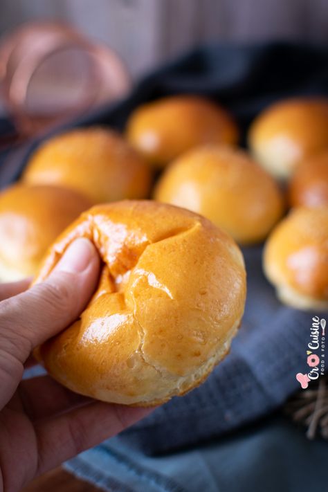 buns ultra moelleux briochés, idéale pour les burgers et les sandwichs Using Hamburger Buns, Mini Brioche Buns, Buns Bread Machine, Easy Hot Cross Buns, Recipes Using Ham, Hot Cross Buns Recipe Easy, Recipes Using Hamburger, Buns Recipe Easy, Brioche Burger Buns