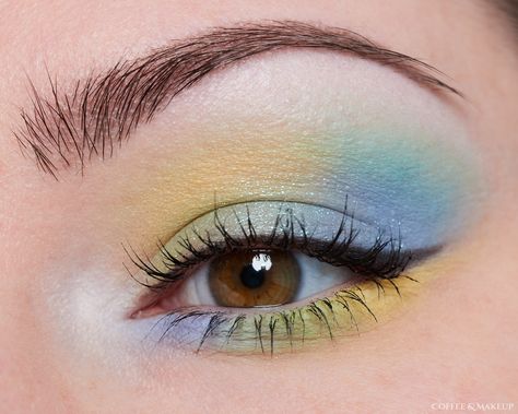 Colorful Natural Makeup, Soft Pastel Makeup Looks, Easy Makeup Ideas Colorful, Yellow Blue Makeup, Simple Colorful Makeup, Cute Makeup Looks Colorful, Subtle Colorful Eye Makeup, Colorful Makeup Aesthetic, Simple Cute Makeup Looks