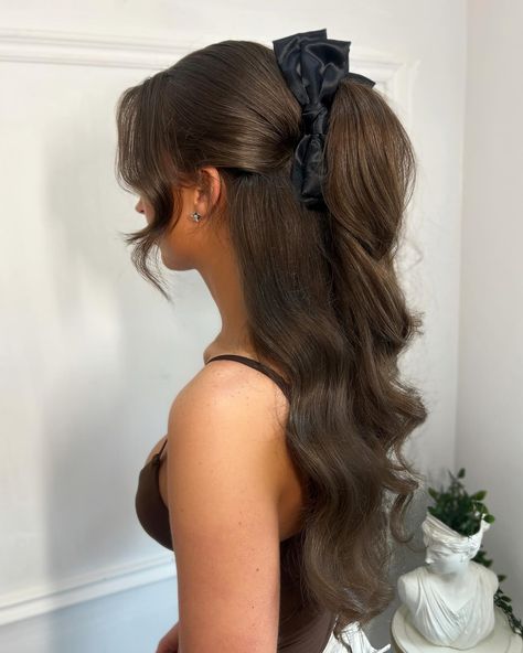 Bow Claw Clip Half Up🖤 Thick Half Up Half Down Hair, Bow Claw Clip Hairstyle, Half Up Half Down Wedding Hair With Bow, Hairstyle With Bow Clip, Half Up Half Down Bow, Bow Claw Clip, Easy Hairstyles For Thick Hair, Patchwork Sweatshirt, Bow Hairstyle