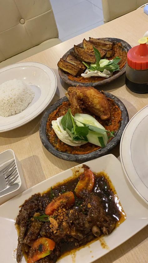 Dinner Snap, Eating Food Funny, Food Hunter, Food L, Food Dinner, Happy Foods, Snap Food, Indonesian Food, Food Snapchat