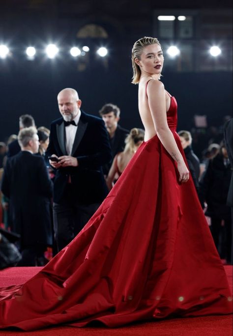 florence pugh icon red carpet flo icons Florence Pugh Red Carpet, Red Carpet Aesthetic, Red Carpet Gowns, Florence Pugh, Red Carpet Dresses, Red Carpet Looks, Hollywood Glamour, Celebrity Dresses, Fancy Dresses