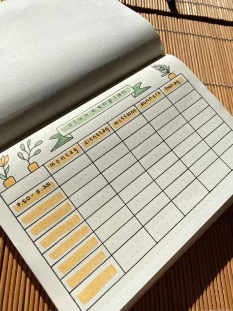 Buku Diy, خريطة ذهنية, School Timetable, Bullet Journal Paper, Bullet Planner, Bullet Journal Mood, Bullet Journal Aesthetic, Bullet Journal Diy, Bullet Journal Notebook