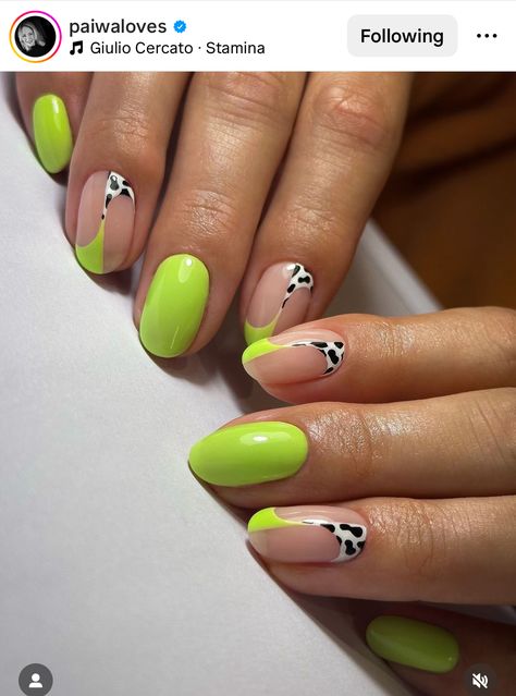 Fall Green Nails, Uñas Animal Print, Green Nails Ideas, Green Nail Ideas, Pro Nails, Fall Green, Nail Art Diy Easy, Intricate Art, Nail Art Trends