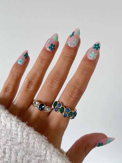 25 Turquoise & Teal Nails For A Fresh Look Bright Colored Nails, Turquoise Nail Designs, Teal Nail Designs, Mint Green Nails, Teal Nails, Turquoise Nails, Bright Summer Nails, Green Nail Designs, Floral Nail Designs