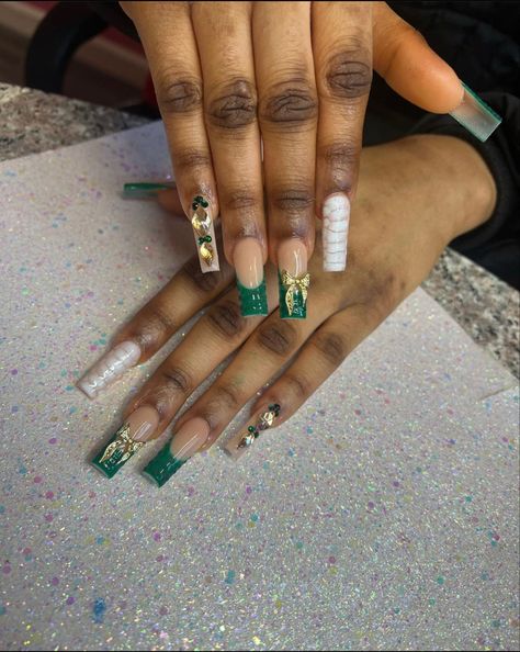 Green Nails Black Women, Emerald Green Acrylic Nails, Green Prom Nails, Emerald Green Nails, Prom Nails Silver, Birthday Nail, Emerald Nails, Dark Green Nails, Green Acrylic Nails