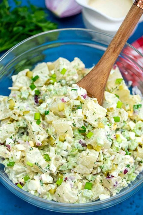 Classic Potato Salad Recipe [video] - Sweet and Savory Meals Smoked Potato Salad, Traditional Potato Salad Recipe, Panini Recipes Chicken, Smoked Potatoes, Best Potato Salad Recipe, Egg Potato, Healthy Potato, Potato Salad Dressing, Potato Salad Recipe Easy