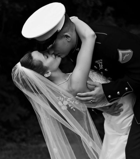 This is such a romantic picture :) Army Wedding Pictures, Usmc Wedding, Army Wedding, Marine Wedding, Marine Wife, Military Wedding, Themed Weddings, Military Love, Marrying My Best Friend