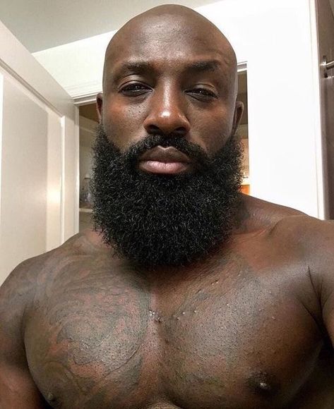 Beard Styles Bald, Bald Black Man, Bald Men With Beards, Bald With Beard, Black Men Beards, Beard Game, Chocolate Men, Dark Skin Men, Black Beards