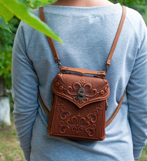 Fairy Academia, Elegant Backpacks, Leather Backpack Women, Handmade Leather Backpack, Unique Backpacks, Handmade Backpacks, Brown Backpacks, Leather Ideas, Women Leather Backpack