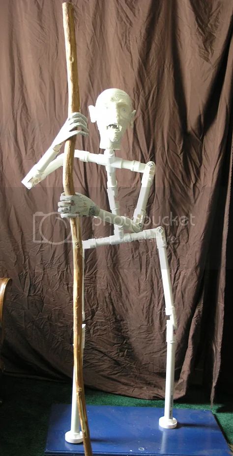 Spider Hill Prop Works kit Hunched Back, Creepy Halloween Props, Halloween Diy Outdoor, Halloween Forum, Halloween Props Diy, Halloween Figures, Halloween Yard, Halloween Diy Crafts, Body Frame