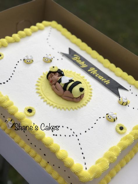 Bumble bee baby shower cake with sleeping baby Bee Themed Sheet Cake, Bee Sheet Cake, Bumble Bee Cake Ideas, Mommy To Bee Cake, Bumble Bee Baby Shower Cake, Baby Shower Sheet Cake, Baby Shower Bumble Bee Theme, Bee Baby Shower Cake, Baby Shower Sheet Cakes