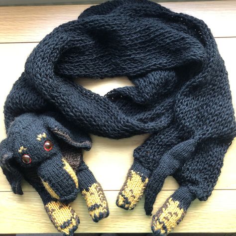 Crepe Crafts, Knitting Gloves Pattern, Childrens Scarf, Dachshund Pattern, Knitted Dog, Knitted Necklace, Animal Knitting Patterns, Dog Scarf, Crochet Quilt