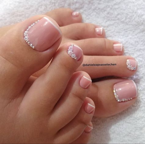 Wedding Toes Nails, Gel Toes Designs, Cute Toes Pedicures, Nails Feet Design, Wedding Toenails, Toe Nail Designs For Spring, Cute Toe Nail Ideas, Ideas De Pedicure, Trendy Toe Nails