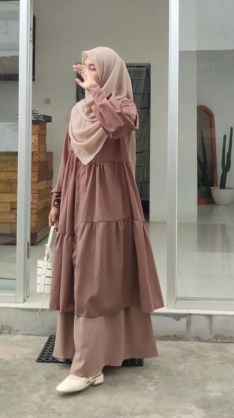 Aesthetic Abaya Designs, Niqab Inspiration, Short Abaya, Muslimah Fashion Casual, Stylish Outfits Casual, Fesyen Islam, Moslem Fashion, Muslimah Outfit, Muslim Outfits Casual