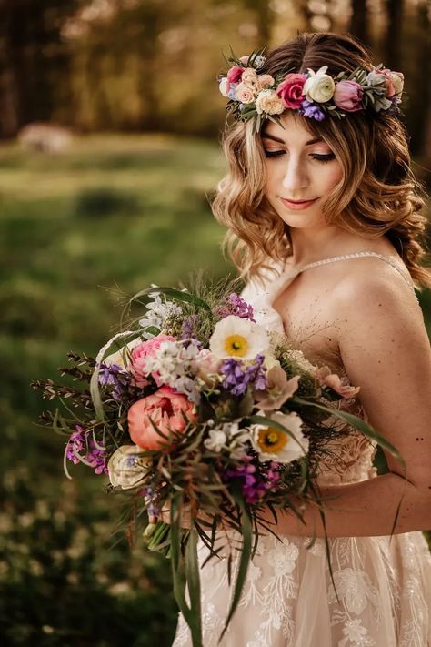 Flower Crown And Bouquet, Fresh Flower Crown Wedding, Spring Flower Crown, Hair Up Flower Crown, Bridal Hair With Flower Crown, Bride Flower Crown, Boho Bride With Flower Crown, Bride Flower Headpiece, Wedding Floral Crown Bohemian