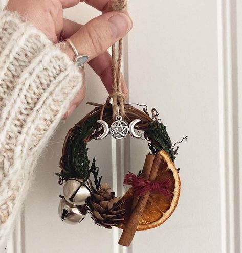 Yule House Decor, Pagan Winter Decor, Happy Yule Art, Witchy Christmas Wreaths, Pagan Ornaments Diy, Witchy Christmas Ornaments Diy, Yule Christmas Decor, Spiritual Christmas Decor, Pagan Gifts Diy