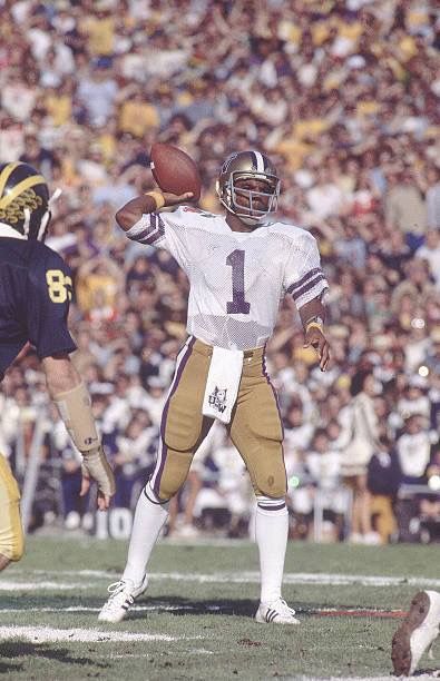 Washington Huskies Football, Warren Moon, Uw Huskies, Collage Football, Huskies Football, College Tennis, University Of Washington Huskies, College Football Players, Go Dawgs