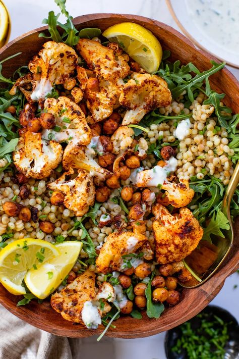 Luteal Phase Recipes Vegan, Vegan Luteal Phase Recipes, Luteal Phase Dinner, Vegan Summer Dinner, Healthy Eating Vegan, Cauliflower Bowl, Pearl Couscous Recipes, Roasted Veggie Salad, Cauliflower Couscous