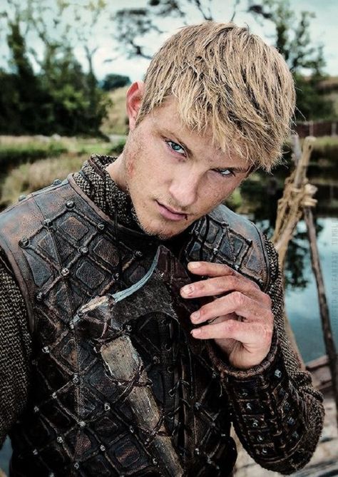 Alexander Ludwig History Channel Vikings, Vikings Tv Show, Vikings Tv Series, Vikings Ragnar, Alexander Ludwig, Viking Men, Vikings Tv, Viking History, Ragnar Lothbrok