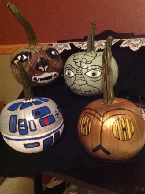 Star Wars. halloween painted pumpkins R2d2 Pumpkin Painting, Star Wars Pumpkin Painting, R2d2 Pumpkin, Halloween Painted Pumpkins, Pumkin Decoration, Creative Pumpkin Painting, No Carve Pumpkin Decorating, Disney Pumpkin, Pumpkin Contest