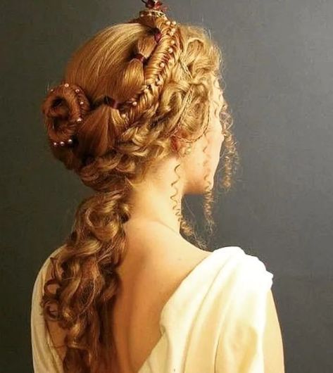 12 regal Renaissance hairstyles that seriously deserve your attention Egyptian Hairstyles, Hair Ideas Short, Medieval Hairstyles, Braided Hairstyles Ideas, Natural Hairstyles For Kids, Hair Guide, Butterfly Hair Clip, Princess Hairstyles, Kids Braided Hairstyles