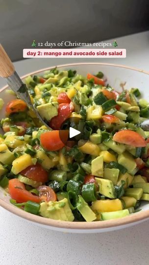 Christmas Day Lunch, Mango And Avocado, Hot Christmas, Mediterranean Diet Plan, Lemon Drizzle, Mango Salad, Vegan Cookbook, Avocado Salad, Side Salad