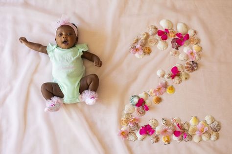 2 Month Pictures, Baby Girl Photoshooting, Girl Photoshooting, Photoshooting Ideas, 2 Month Baby, Month Pictures, Newborn Photography Tips, Baby Milestones Pictures