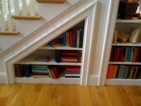 15 Functional Libraries Under The Stairs For Better Use Of The Space Bookshelf Under Stairs, Library Under Stairs, Side Of Stairs, Under Stairs Design, Shelves Under Stairs, Stair Bookshelf, Space Under Stairs, Stair Shelves, Home Library Rooms