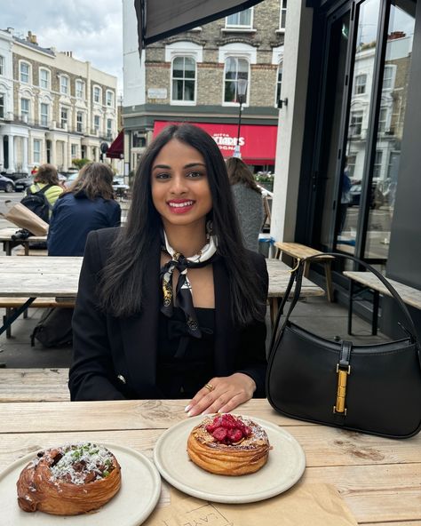 serving looks from notting hill. 📍💌 • • • jumpsuit: @zara purse: @charleskeithofficial • • london, london fashion, united kingdom, notting hill, portobello, kensington, old money outfits, summer style, pinterest girl aesthetic • #london #londonlife #londonfashion #londonblogger #londonphotography #visitlondon #canon #unitedkingdom #nottinghill #portobello #kensington #oldmoney #oldmoneyoutfits #summeroutfits #travelblogger #trending #explorepage #pinterestinspired#pinterestaesthetic Zara Old Money Outfits, Old Money Outfits Summer, Pinterest Girl Aesthetic, Zara Purse, Aesthetic London, Style Pinterest, Old Money Outfits, London Photography, Visit London