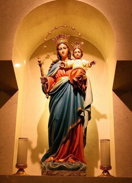 Mary Help Of Christians, Mother Mary Pictures, Earth Day Projects, Mother Mary Images, Catholic Pictures, Virgin Mary Statue, Mary Statue, Jesus And Mary Pictures, Blessed Mother Mary