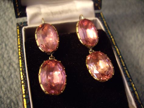 Late 18th century Georgian earrings in pink paste and gilt metal Georgian Jewelry 18th Century, Jewelry 18th Century, Georgian Earrings, Regency Earrings, Georgian England, Historical Accessories, 18th Century Jewelry, Regency Jewelry, English Jewelry