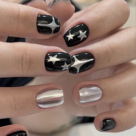 24 pièces d'ongles courts étoile française avec 1 gelée et 1 lime à ongles Short Length Nails Designs, Short Star Nail Designs, Nail Inspiration Y2k, Alt Nails Short, Dream Nails Short, Short Nail Black, Nail Short Designs, Short Grunge Nails, Black And White Nails Short