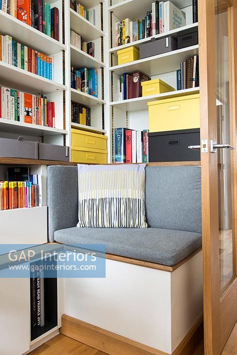 Built in corner seat with bookshelves Bookcase Nook, Corner Built In Shelves, Built In Corner Shelves, Corner Built In, Bookshelf Corner, Corner Seat, Bookcase Desk, Corner Bookshelves, Basement Bedroom