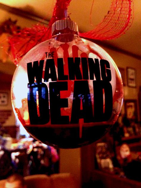 Walking dead ornament by KeepCalmAndLoveVinyl on Etsy Zombie Christmas, Geek Christmas, Walking Dead Art, Teen Programs, Creepy Christmas, Party Crafts, Carl Grimes, Viewing Party, Marco Polo