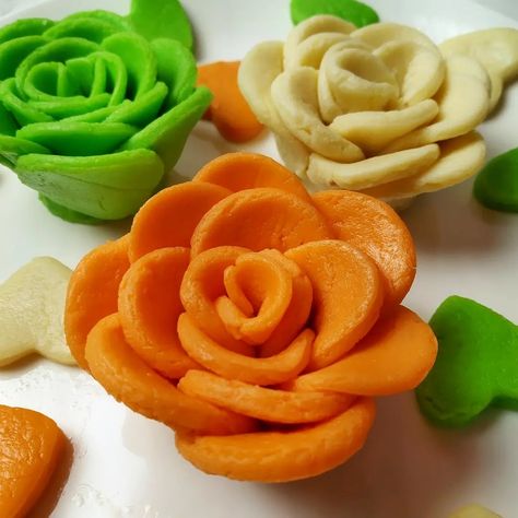 Fusion Desserts, Fancy Food Presentation, Plating Ideas, Indian Independence, Indian Independence Day, Rose Recipes, Tri Colour, Fire Cooking, Cardamom Powder