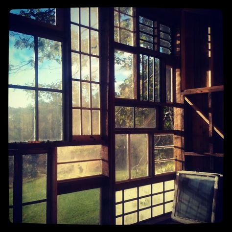 Upcycle Windows, Recycled Windows, Reclaimed Windows, Tiny House Swoon, Attic Storage, Casa Container, Old Windows, Hus Inspiration, Window Wall