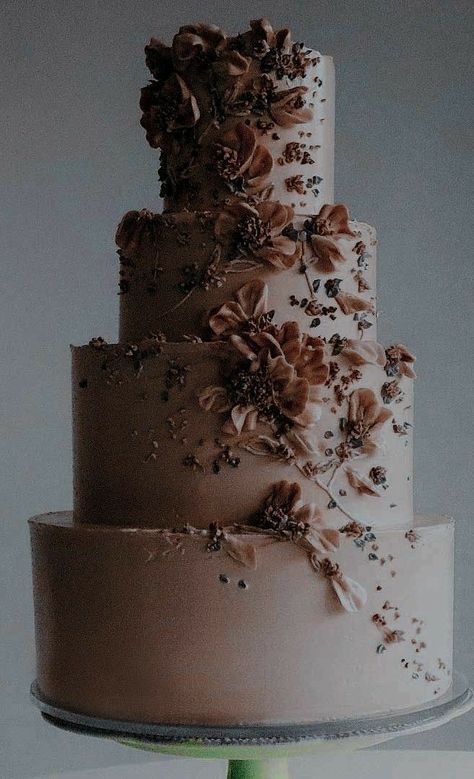 Beige Wedding Decor, Academia Wedding, Dark Academia Wedding, Church Wedding Ceremony, Studio Photography Fashion, Dream Wedding Decorations, Dream Wedding Cake, Beige Wedding, Food Fantasy