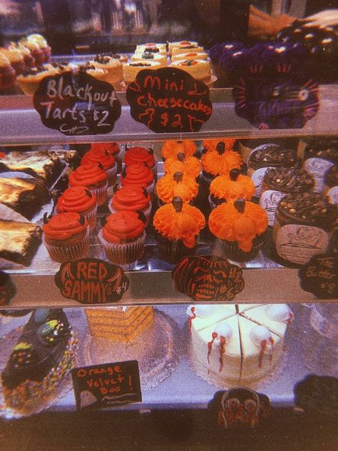 Michaels Halloween Decor, 90s Halloween Aesthetic Decor, Small Town Halloween Aesthetic, Halloween 80s Aesthetic, Halloween 90s Aesthetic, Summerween Ideas, Trick Or Treating Aesthetic, Aesthetic Cupcakes, 2000s Halloween